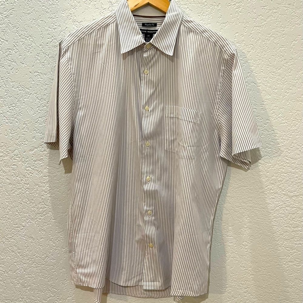 Club Monaco Men’s Button Down Shirt Size Large.